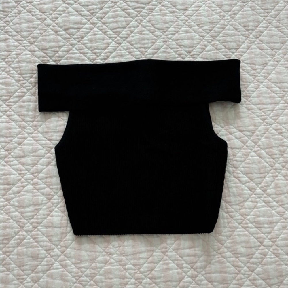 Aritzia babaton sculpt knit off shoulder top